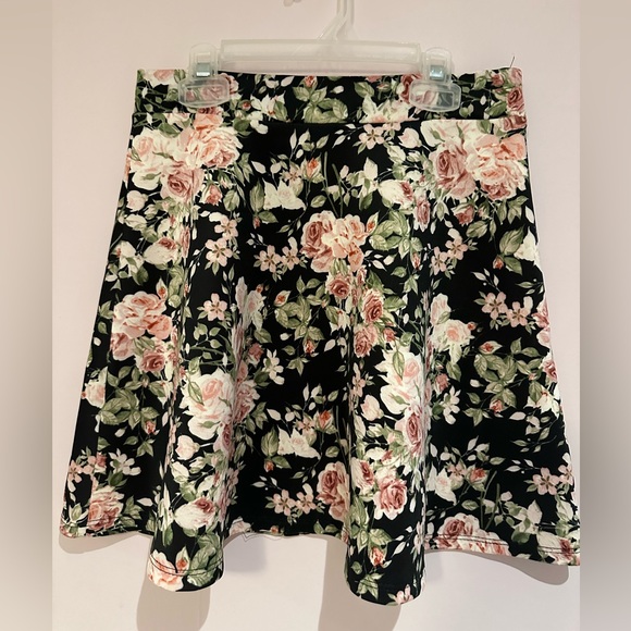 Ardene floral skater skirt - Small - Picture 1 of 2